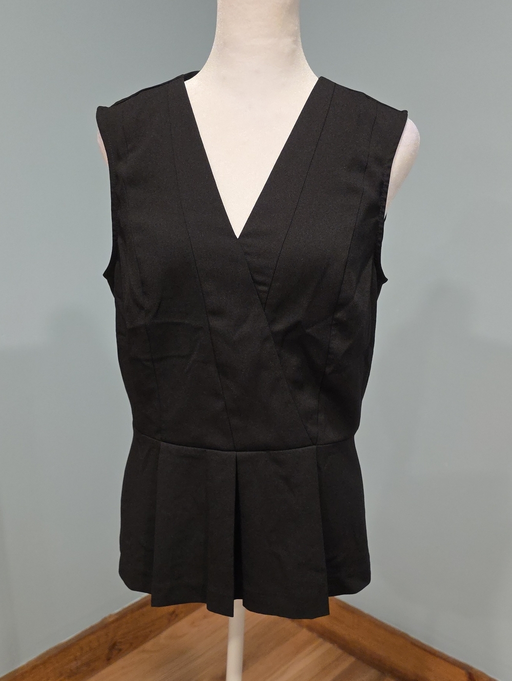 Banana Republic Black Sleevless Top 6